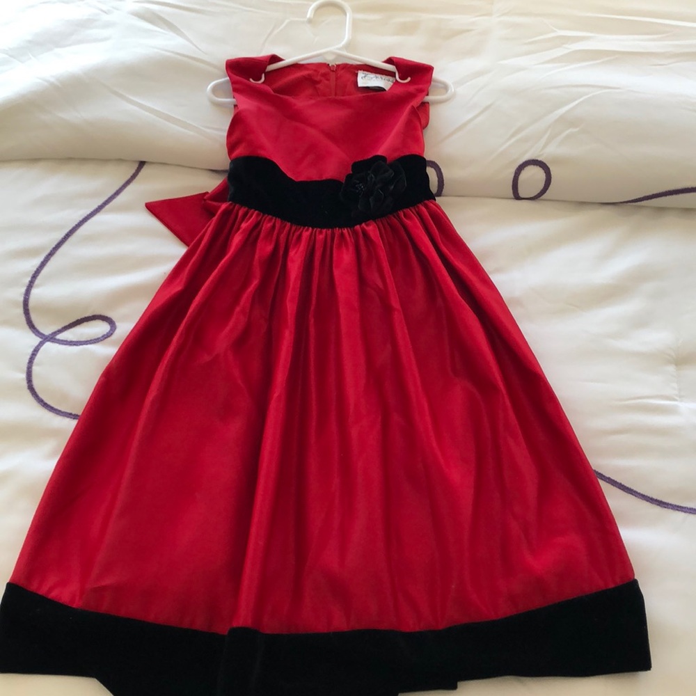 ⭐️Stunning red satin dress with black velvet